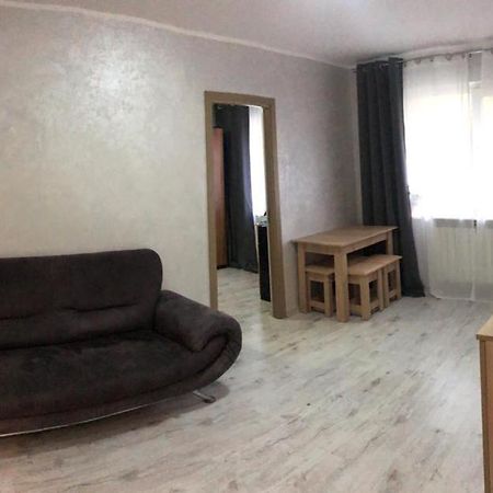 Dmi Apartment Jászvásár Kültér fotó